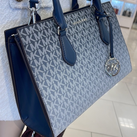 Michael Kors Sheila Medium Ombré Signature Logo Satchel
Navy 
NWT - Picture 6 of 16